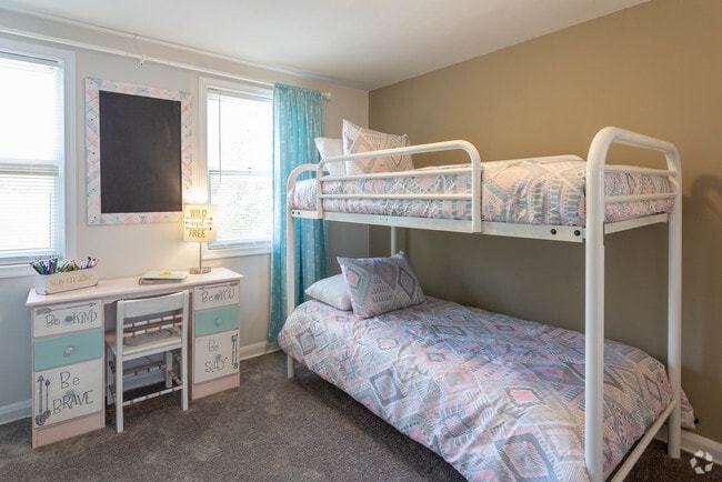 2BR,1.5BA Townhouse - 750 SF