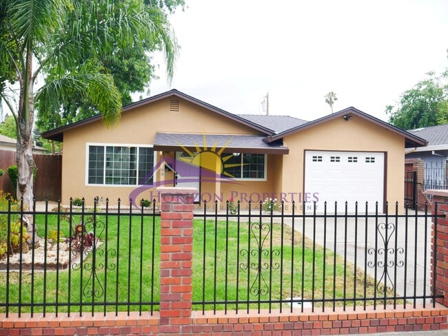 Building Photo - Remodeled 3 Bed 1 Bath 900sqft home in West Sacramento
