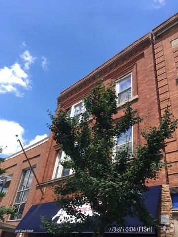 Building Photo - 3341 N Lincoln Ave Unit 2 Rental
