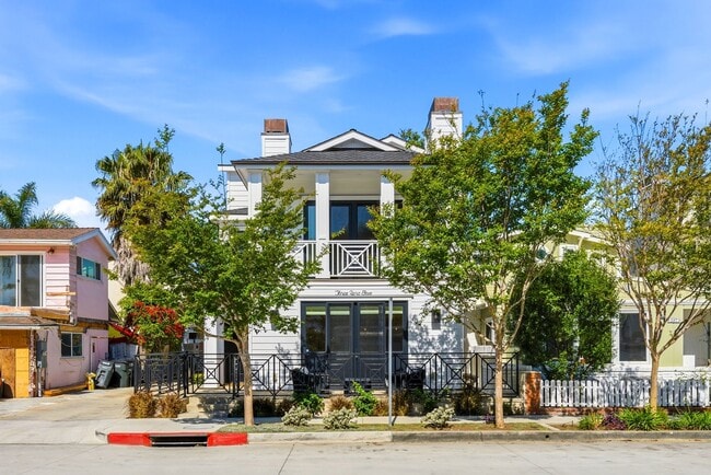 Building Photo - Modern Furnished Balboa Peninsula Beach House with Rooftop Deck