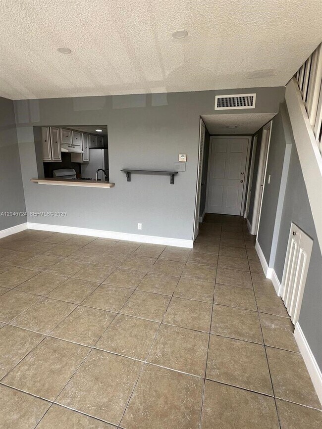 Photo - 18051 NW 68th Ave Unidad K-204