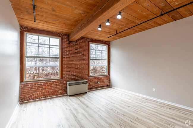 2BR, 1BA - Living Room