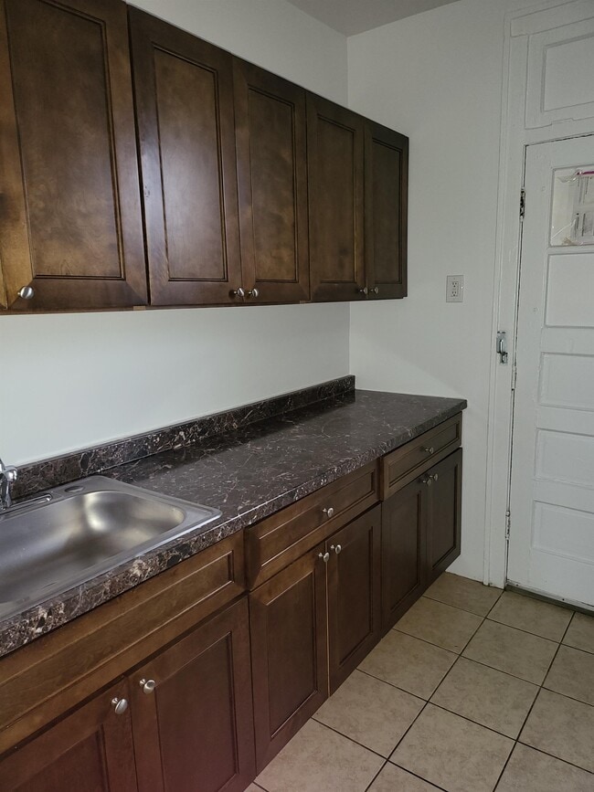 Building Photo - 1728 E 70th St Unit 3C-1728