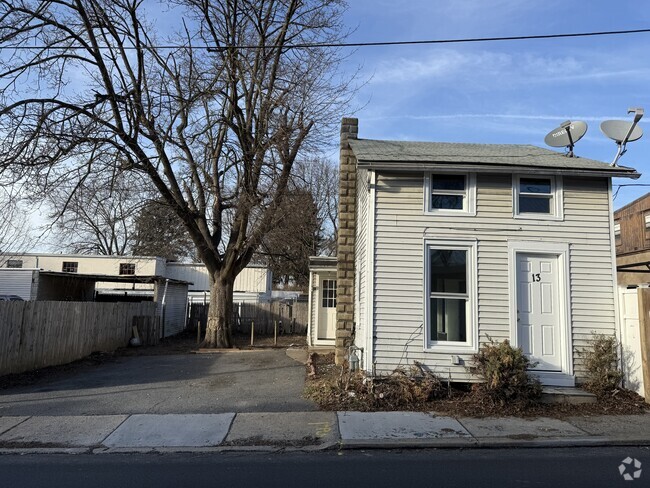 Building Photo - 13 Hager St Rental