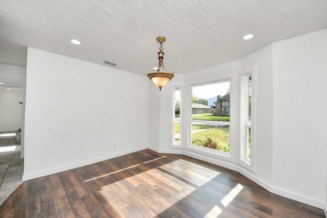 Photo - 616 S Rivershire Dr