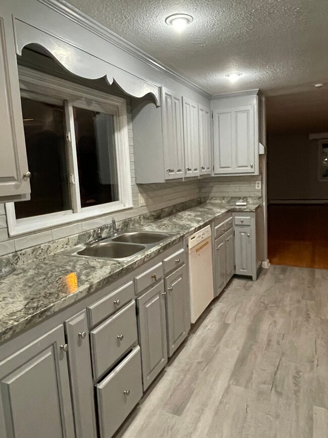 Building Photo - 34 N Elmhurst Ave Unit House