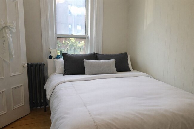 Photo - 217 Newbury St Unidad 2