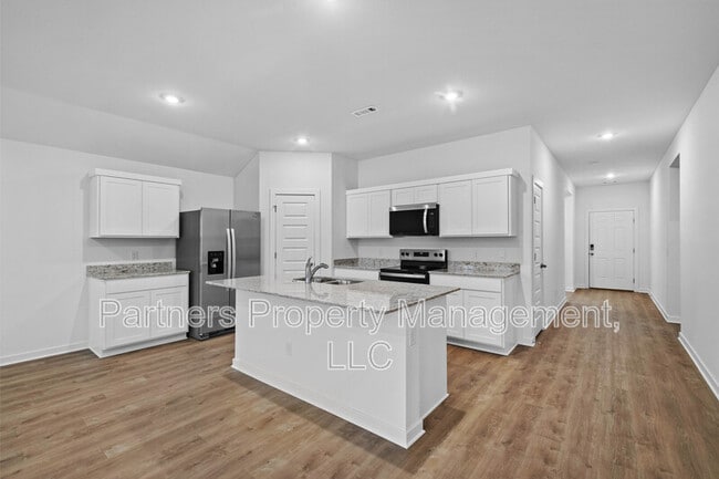 Photo - 941 Rentley St