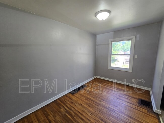 Photo - 227 Madison St