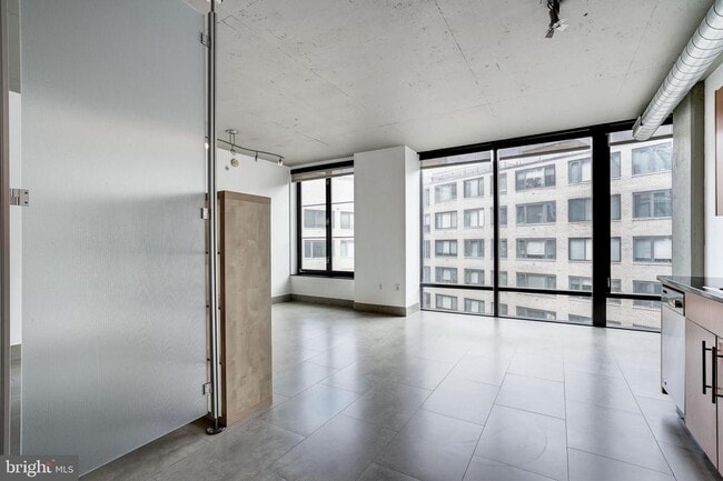 Building Photo - 1133 14th St NW Unit 809