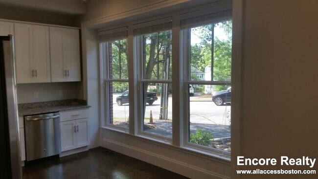 Photo - 2044 Beacon St Unit 8