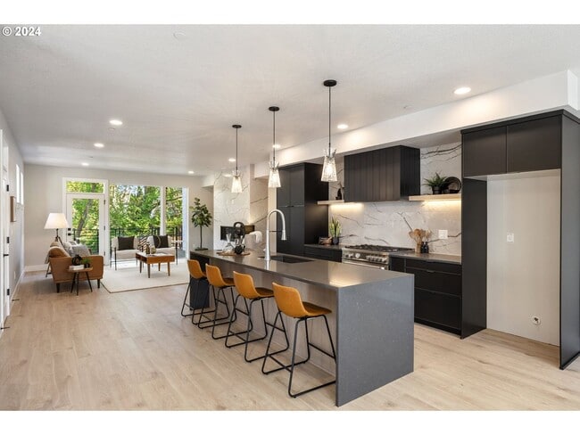 Photo - 617 SW Lobelia St Unidad A