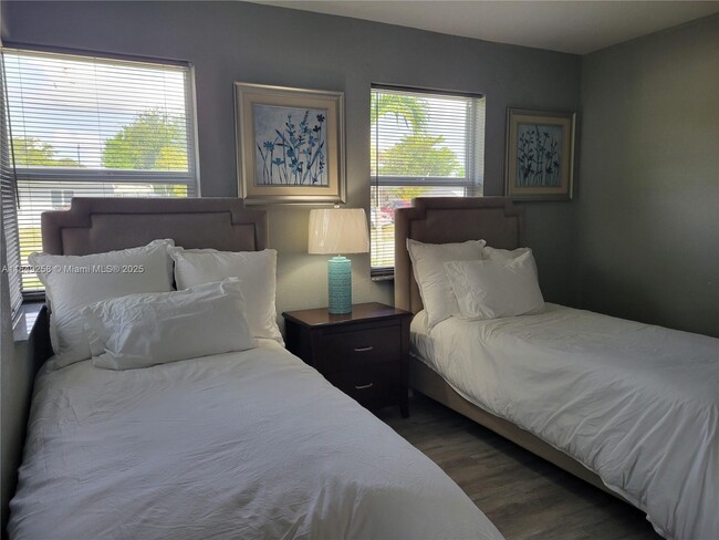 Photo - 2560 NE 8th Ter