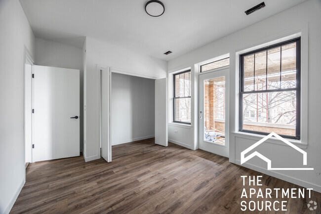 Building Photo - 4410 N Greenview Ave Rental
