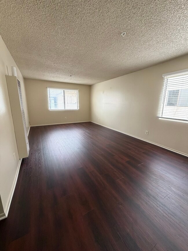 Sala de estar - 14025 Chadron Ave