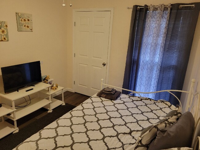 Photo - 132 Southern Ct