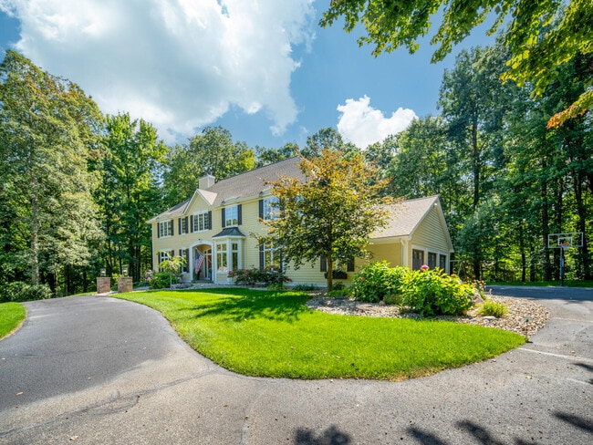 Photo - 4608 Old Grand River Trail NE