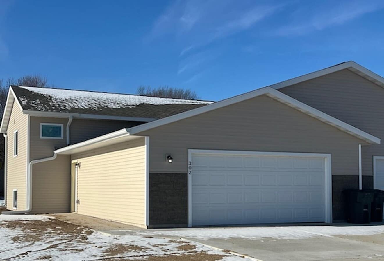 300/302 Brock Ave - 300/302 Brock Ave