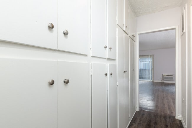 Lanark Apartments