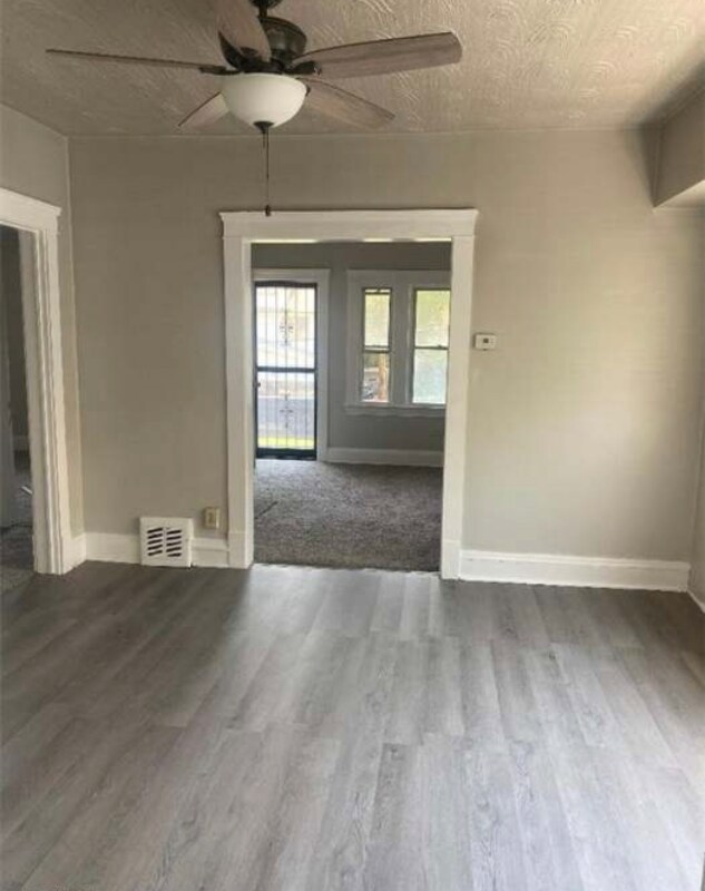 Photo - 2934 E 130th St