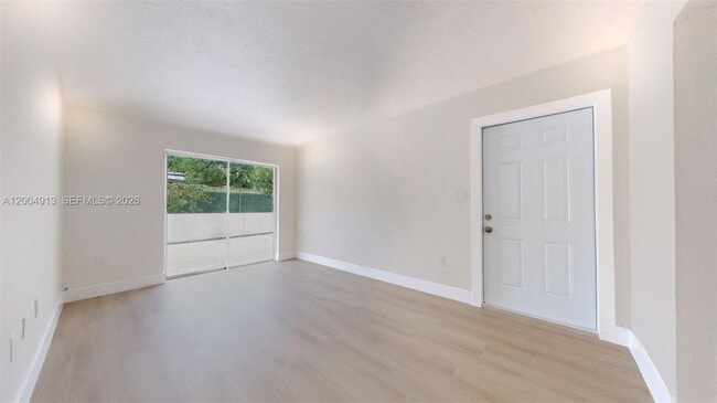 Photo - 567 SW 3rd St Unit 2