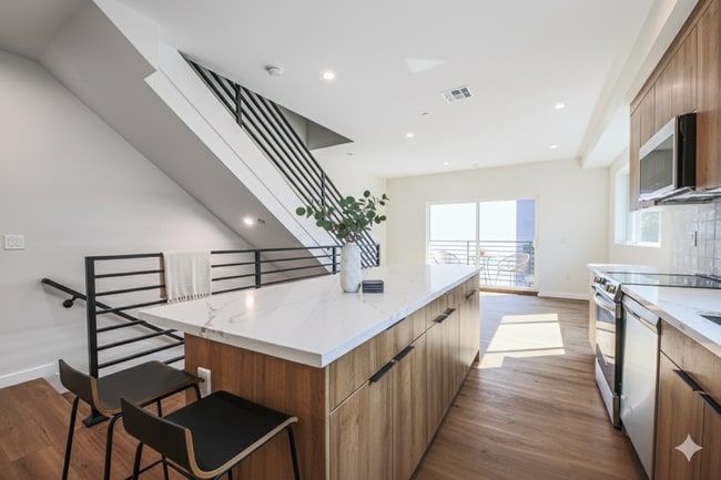 Building Photo - 2129.2 Aaron St Unit 2129 Aaron St  #2