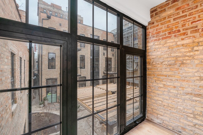 Photo - 1810 N Wells St