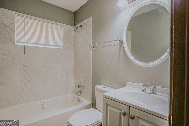 Photo - 2877 Whispering Hills Dr