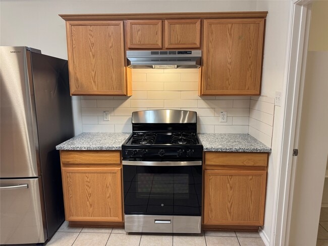 Photo - 10 Druids Glen Pl