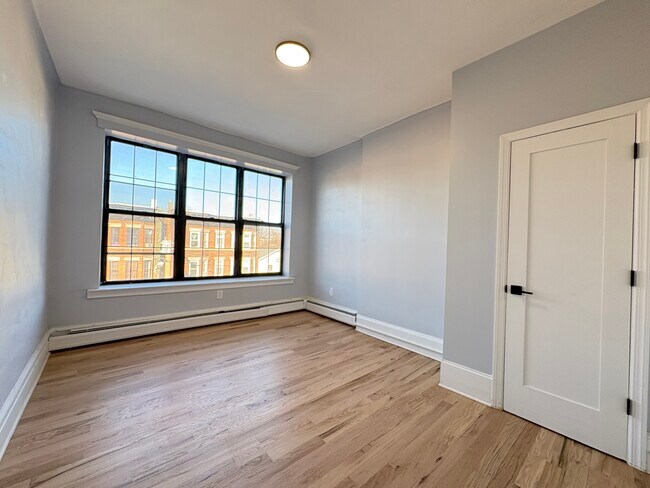 81 Bostwick Ave 3L - 76A Bostwick Ave