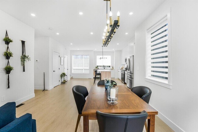 Photo - 6138-6128 128 St