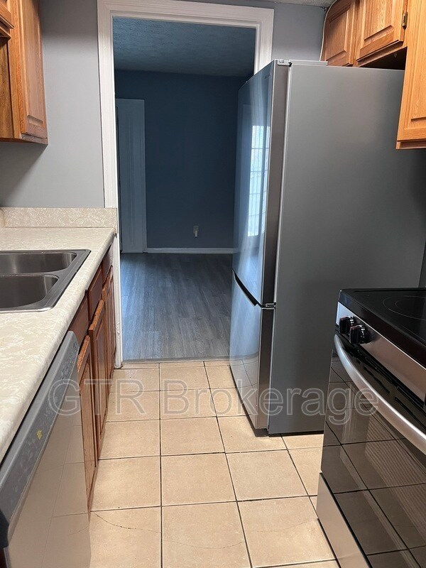 Photo - 2584 Stratford Ln