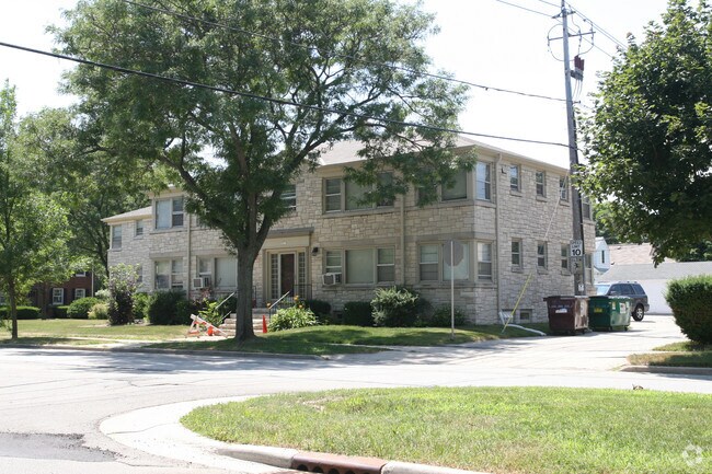 Photo - 5211 N Santa Monica Blvd