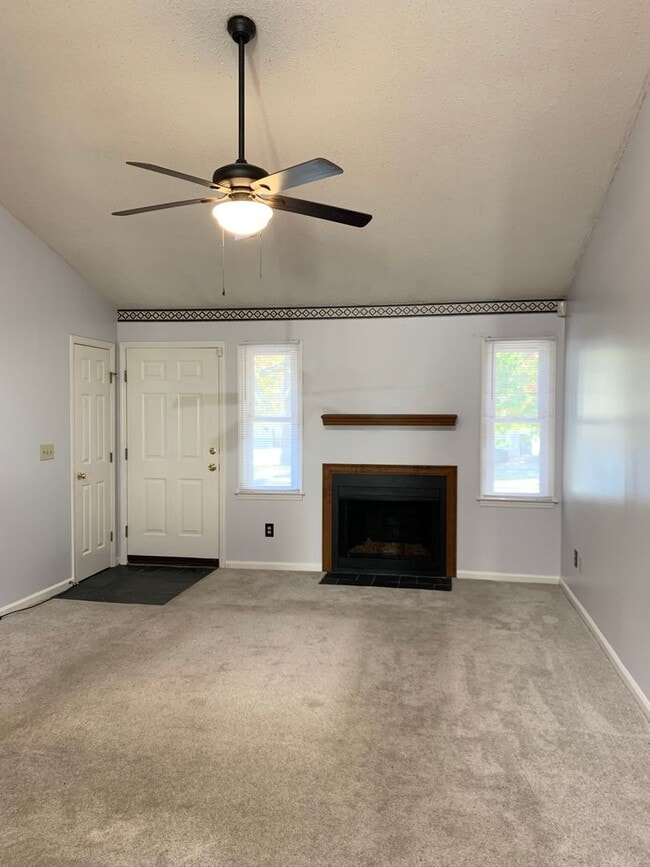 Photo - 128 Chesapeake Ct