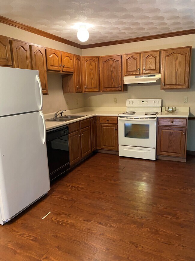 Photo - 102 Southgate Dr