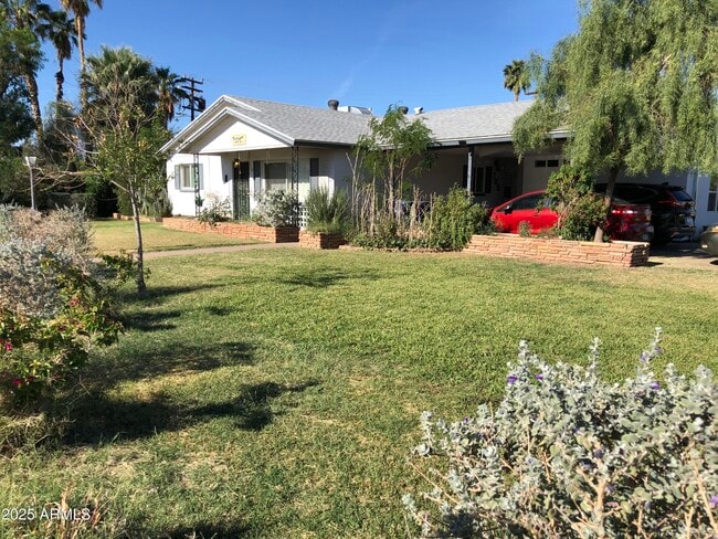 Photo - 705 W 16th St