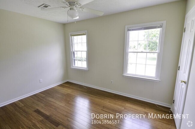 Building Photo - Spacious Renovated 4BD: HUGE YARD - WALK t... Rental