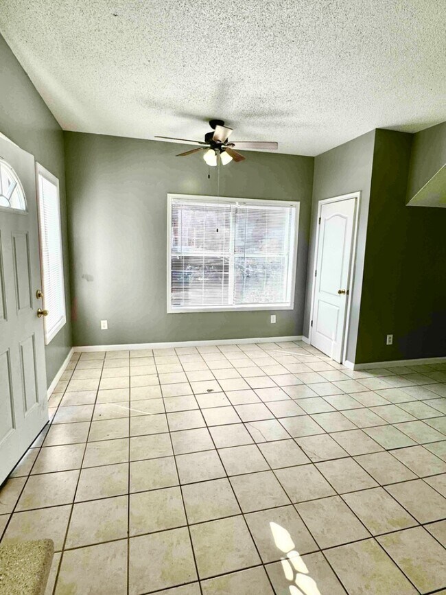 Photo - 446 W Parish Rd