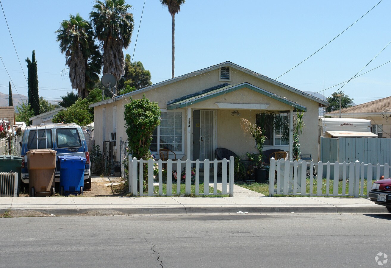 Photo - 924-924 1/2 4th St