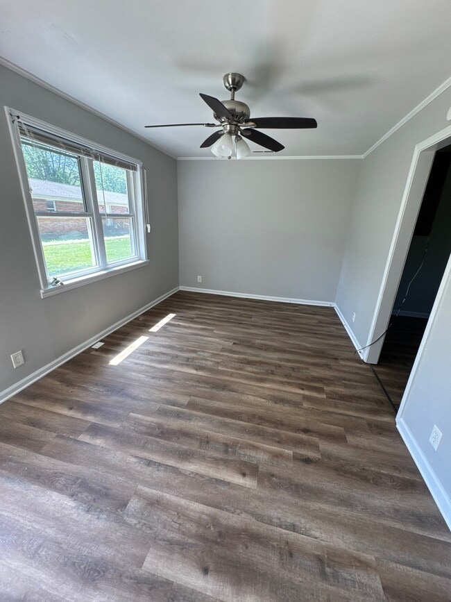 Building Photo - 920 N Monroe Ave