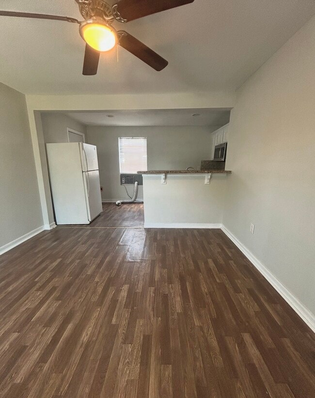 Photo - 727 W 6th St