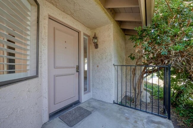 Photo - 667 Arroyo Oaks Dr