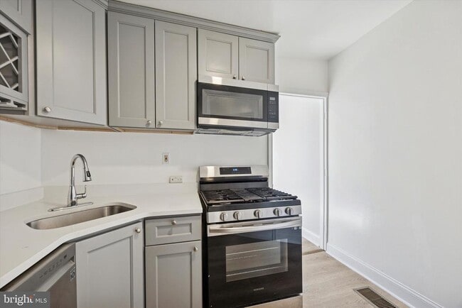 Photo - 1747 W Venango St