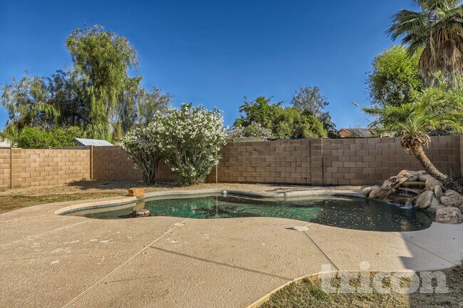 Photo - 15950 W Cottonwood St