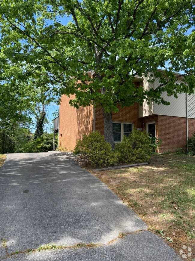 Building Photo - North Roanoke County Duplex Rental