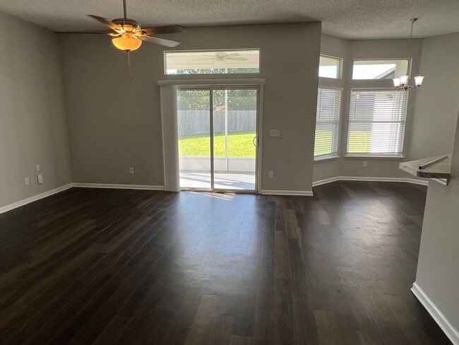 Photo - 4BR/2BA Home Walking Distance to Mary Lee ...