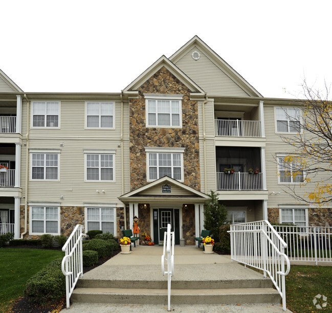 Woodbridge Hills Age Restricted 55+ Apartments For Rent in