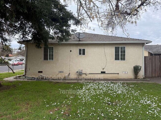 Photo - 725 Bryte Ave