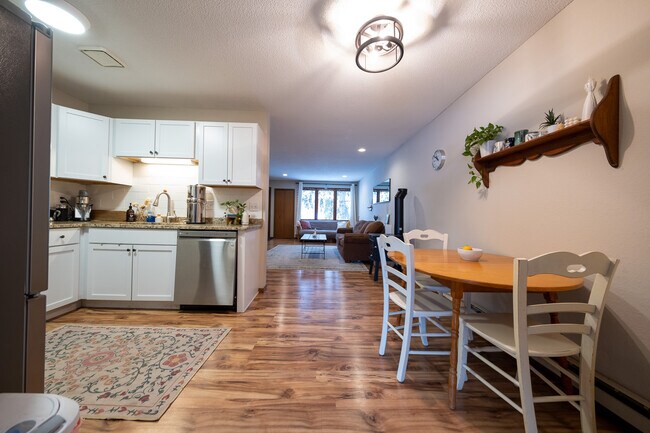 Photo - 1637 Christie Pl