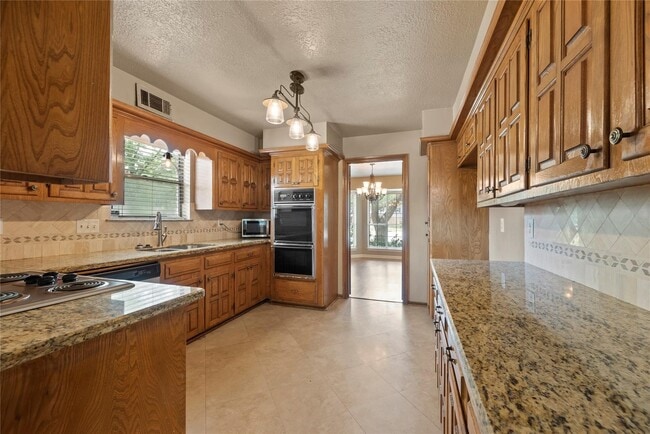 Photo - 16325 St Helier St